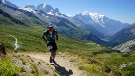 Homme courant sur le domaine de Balme